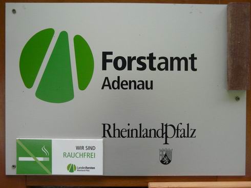 Türschild des Forstamtes Adenau
