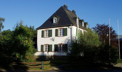 Forstrevier Klausen, Forstrevier Öfflingen, Forstrevier Bettenfeld-Meerfeld Das Bild zeigt das Forstamtsgebäude Wittlich
