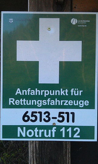 Schild "Anfahrpunkt für Rettungsfahrzeuge"