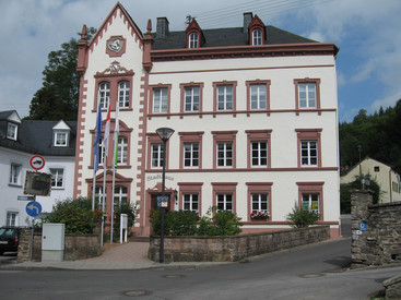Forstrevier Ourtal Das Bild zeigt das Forstamtsgebäude Neuerburg