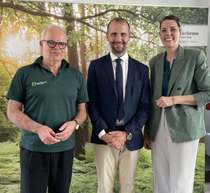Das Bild zeigt v.l.n.r.: Dr. Jens Jacob, Johannes Wagner, Dr. Kristina Brixius