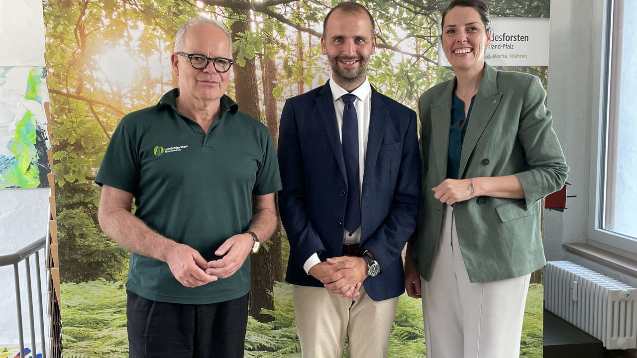 Das Bild zeigt v.l.n.r.: Dr. Jens Jacob, Johannes Wagner, Dr. Kristina Brixius