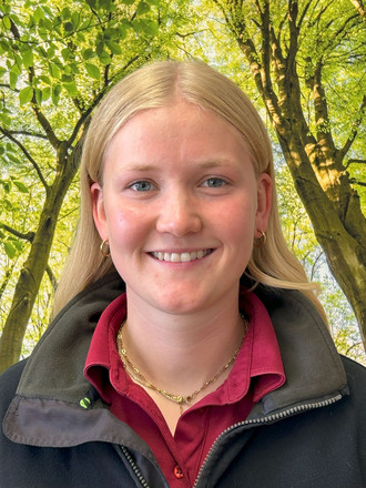 Das Bild zeigt die junge FÖJ`lerin Lina Gilles