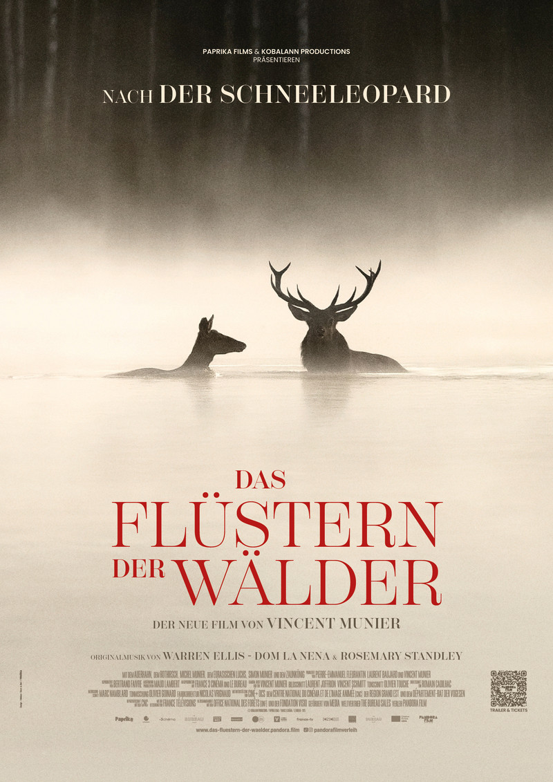Das Filmplakat zeigt den Titel des Filmes und zwei Stück Rotwild im Wasser