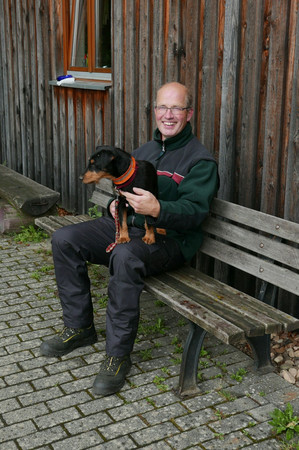 Carl Schilling und Hund Flint Das Bild zeigt: Carl Schilling und Jagdhund Flint