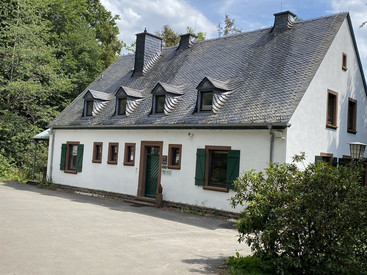 Das Bild zeigt das Forstamtsgebäude Prüm