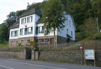 Forstamtsgebäude (rechts) und "Haus des Waldes" des Waldbauvereins Ahrweiler