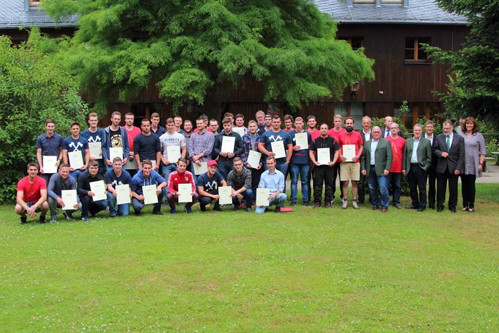 Das Bild zeigt Teilnehmer der Forstwirt-Abschlussprüfung 2017.