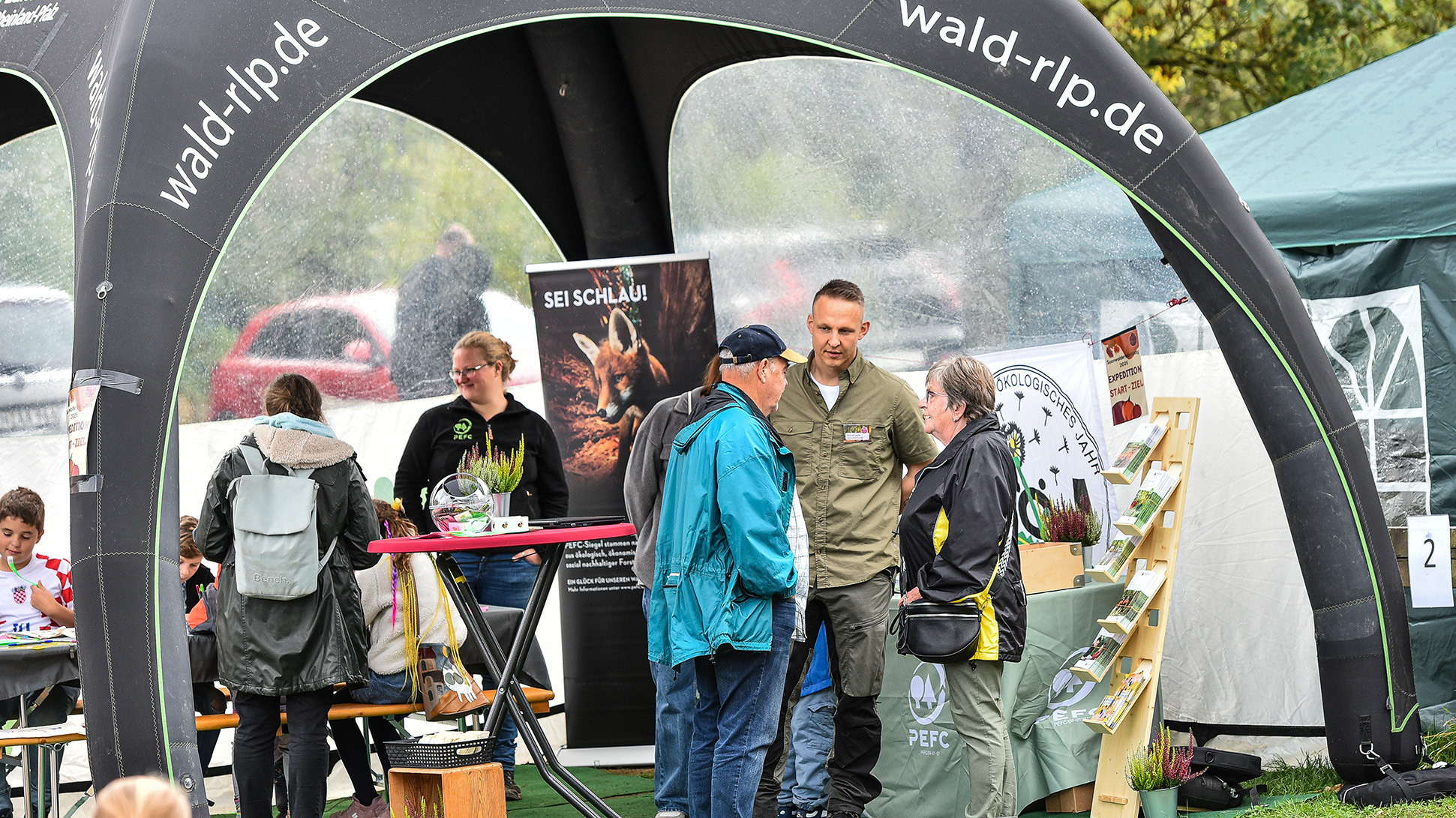 Das Bild zeigt: Airtent als Infostand von Landesforsten RLP