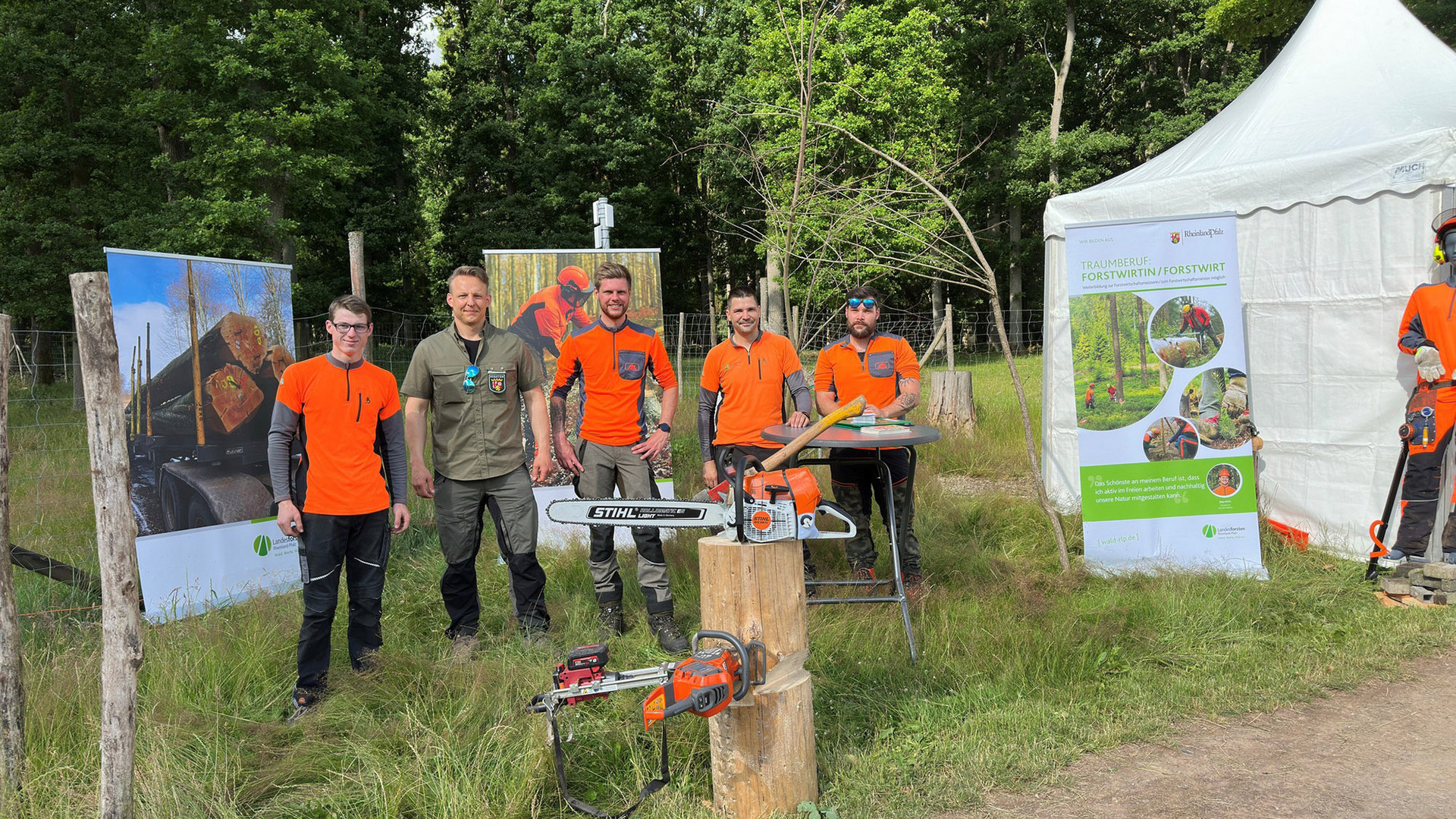 Das Bild zeigt: Jobs im Park