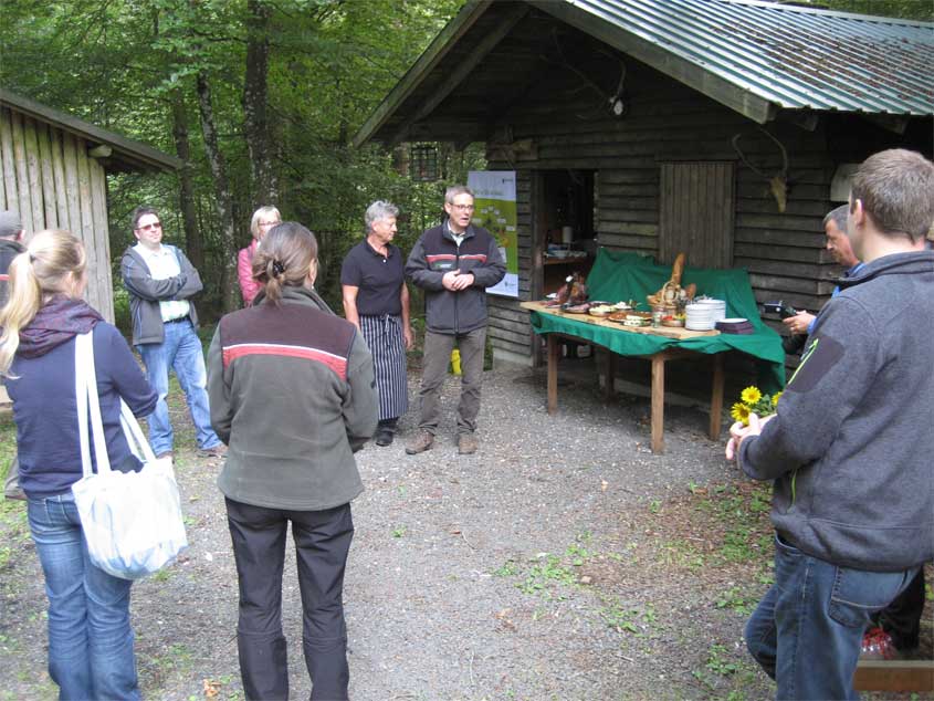 Der Waldbauverein Prüm lud die Teilnehmer zum Wildfleischgrillen ein.